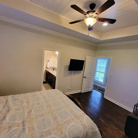 Newly Renovated Private Ranch Get-A-Way Villa